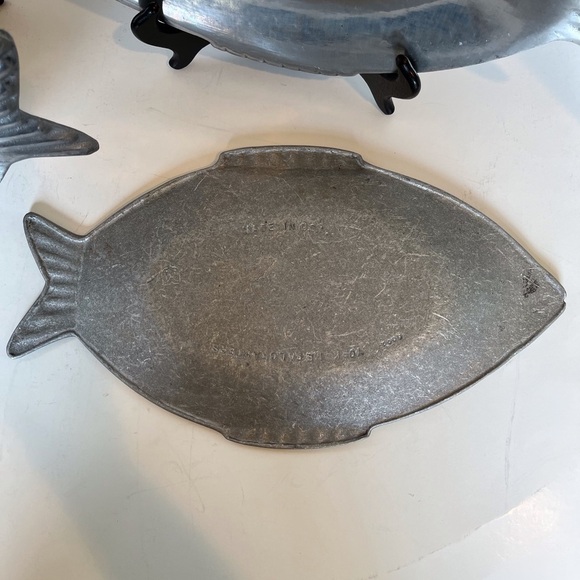 York Metalware Fish Platter by York Metalcrafters.  Made in USA - Picture 8 of 12